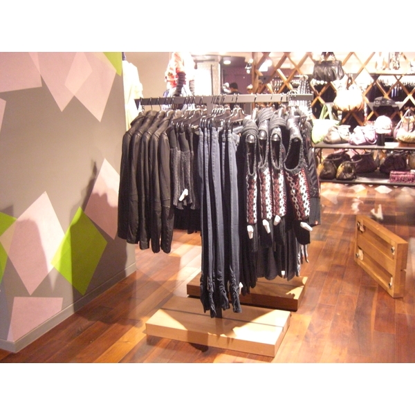 T型展示架；鐵件-棨專工業有限公司