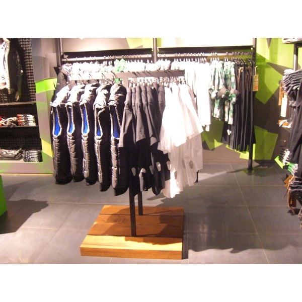 057A18 T型展示架；鐵件-棨專工業有限公司