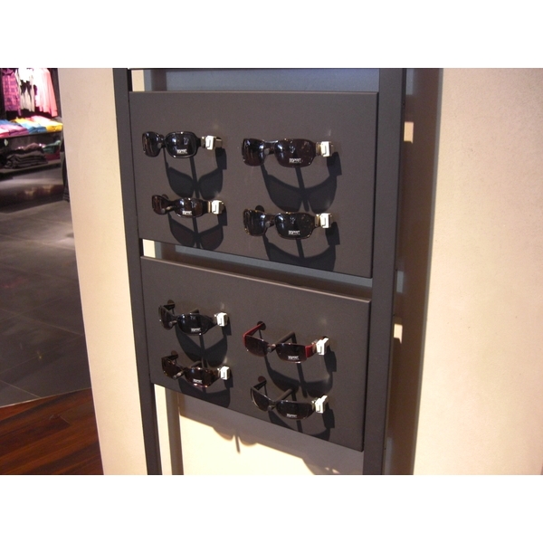 P012 面式商品展示架；展示架-棨專工業有限公司