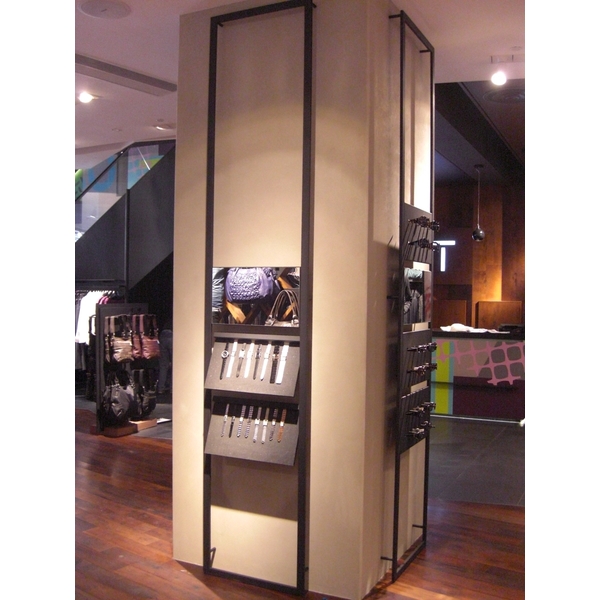 P012 面式商品展示架；展示架-棨專工業有限公司
