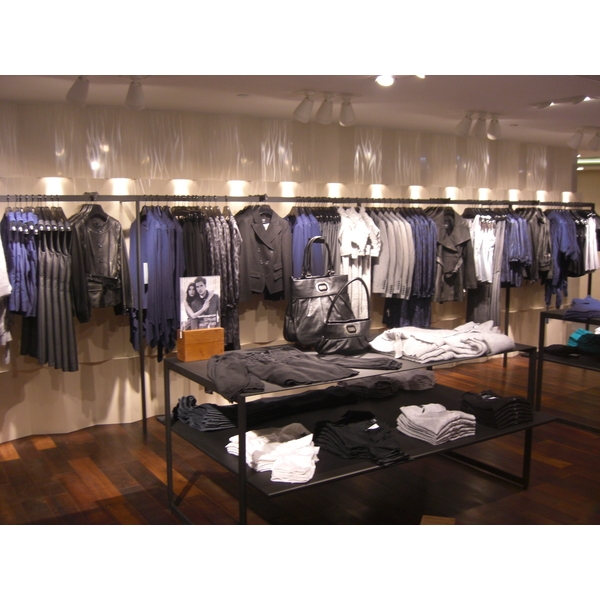 壁面式商品展示架；展示架-棨專工業有限公司