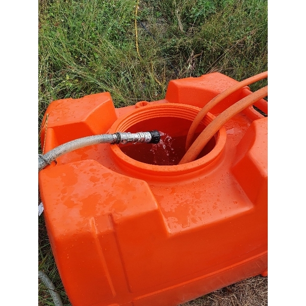 配合清洗太陽能板補水作業-總豪工程行