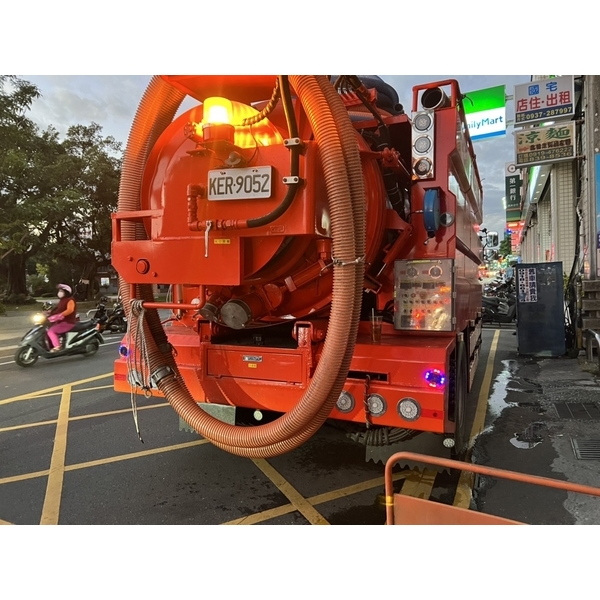 沖洗清溝車 沖洗清溝車