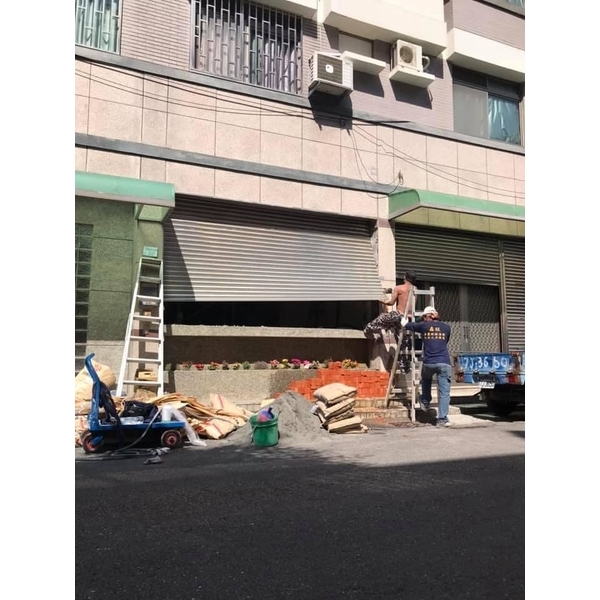 打除廁所+拆除裝潢(含鐵捲門) 打除廁所+拆除裝潢(含鐵捲門)
