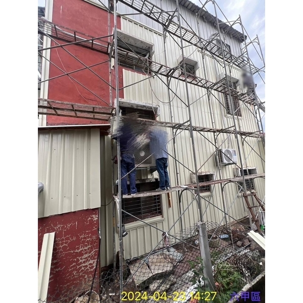 外牆穿鐵衣(c型鋼&白鐵裝潢板) 外牆穿鐵衣(c型鋼&白鐵裝潢板)