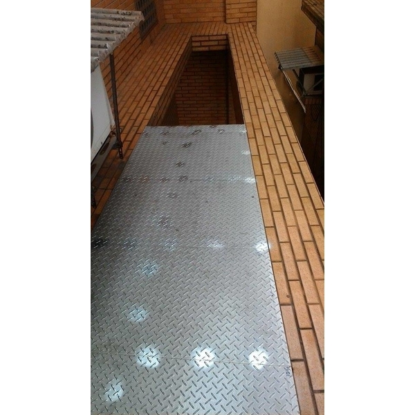 室外冷氣機腳踏板工程