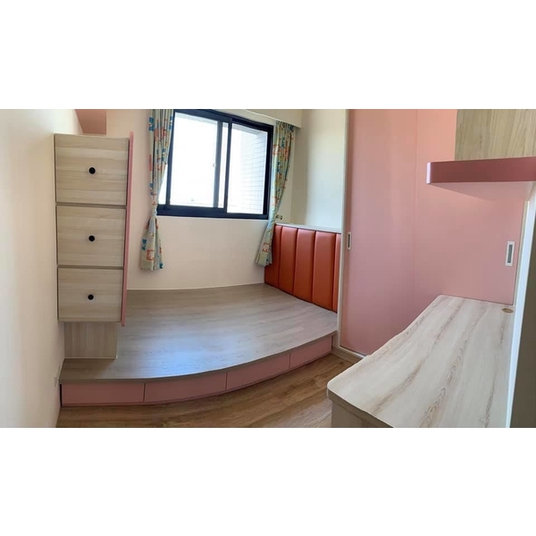 上掀式床頭櫃(女兒房全景) 上掀式床頭櫃(女兒房全景)