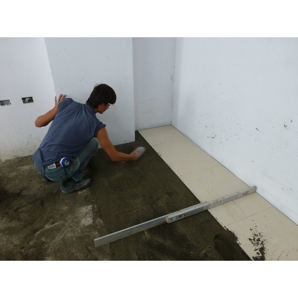 建築臨時工／舖貼地磚-德昌工程企業公司