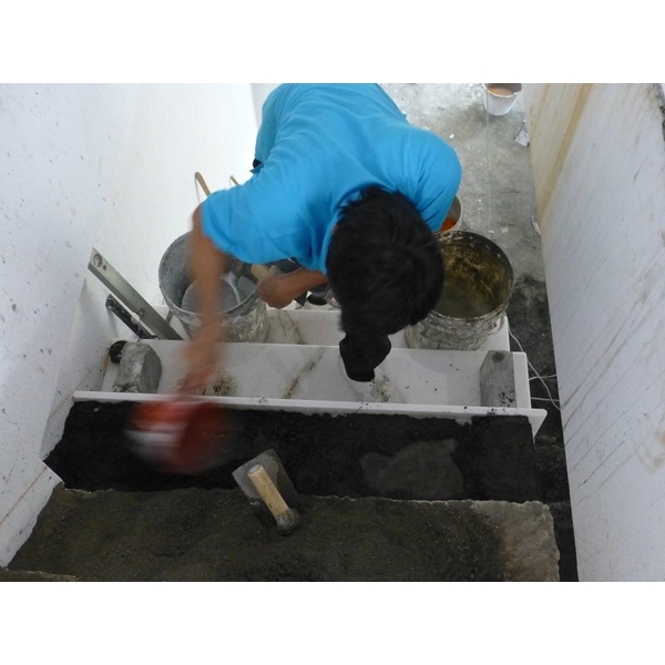 建築臨時工／舖貼地磚-德昌工程企業公司