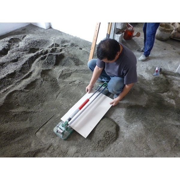 建築臨時工／舖貼地磚-德昌工程企業公司