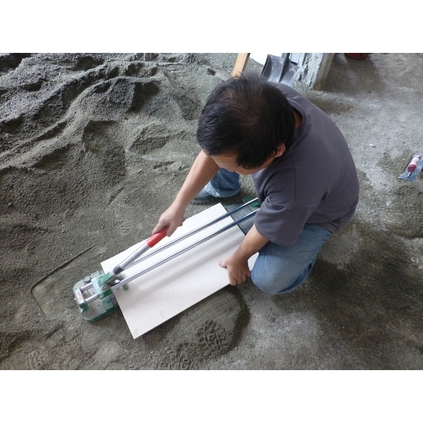 建築臨時工／舖貼地磚-德昌工程企業公司
