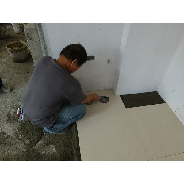 建築臨時工／舖貼地磚-德昌工程企業公司