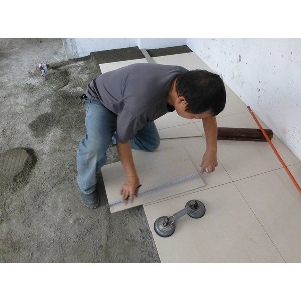 建築臨時工／舖貼地磚-德昌工程企業公司