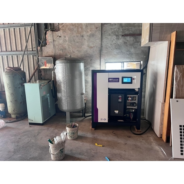 30馬力螺旋式空壓機+660存氣筒乾燥機 30馬力螺旋式空壓機+660存氣筒乾燥機