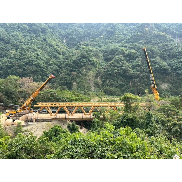 螃蟹吊車-啟大起重工程行