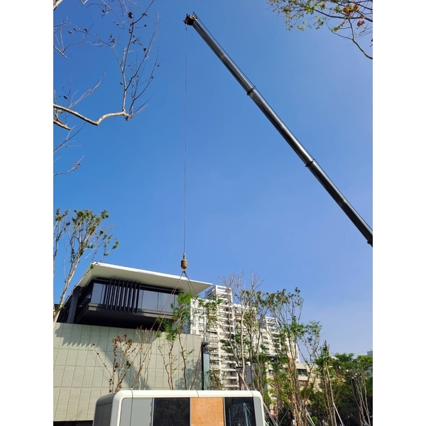 吊掛太空艙-啟大起重工程行