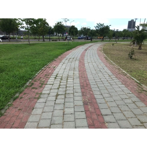 松竹捷運旁.南興路(南興公園)人行步道磚.重鋪整修-承蓁工程行