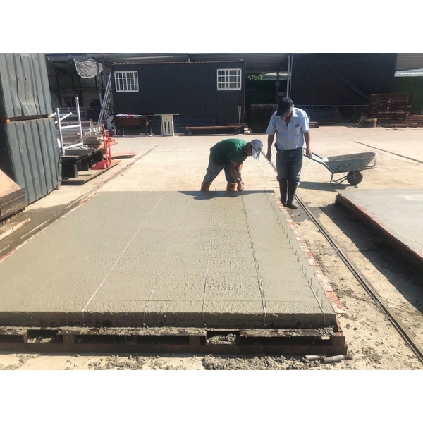 廠內製作水泥柱-承蓁工程行