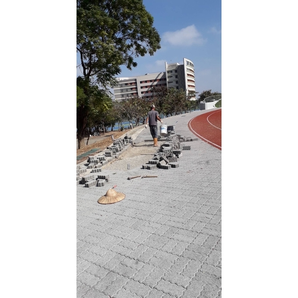 嶺東大學校內步道磚重整修-承蓁工程行