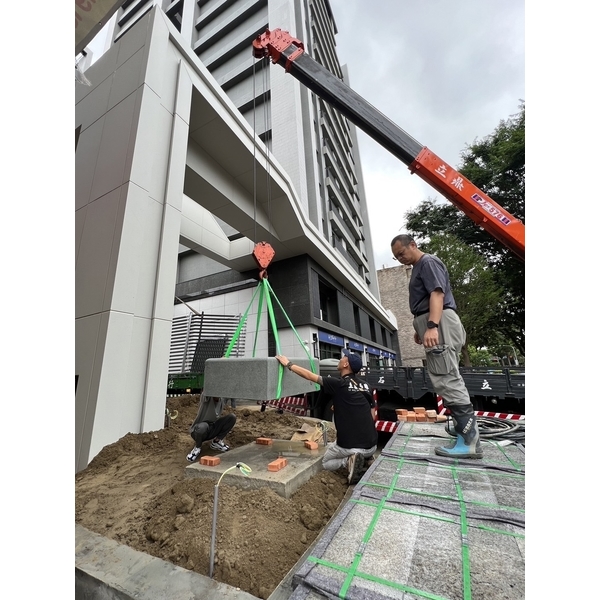 意象石雕-意象太極景觀雕塑-立鼎石雕