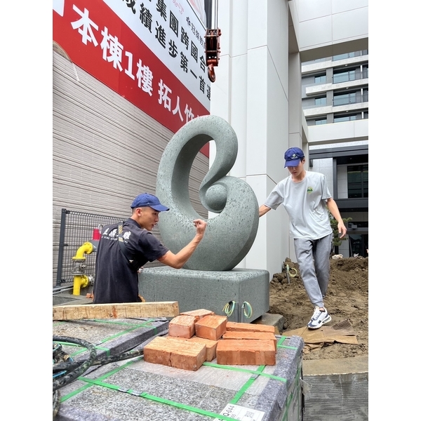 意象石雕-意象太極景觀雕塑-立鼎石雕