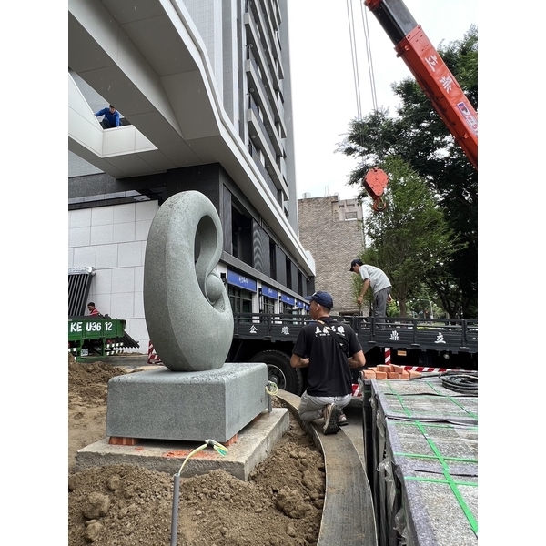 意象石雕-意象太極景觀雕塑-立鼎石雕