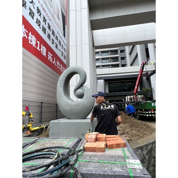 意象石雕-意象太極景觀雕塑-立鼎石雕