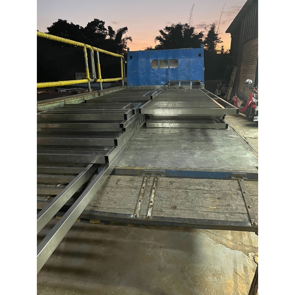 不銹鋼欄桿工廠預製加工，焊接作業-和鑫鋼鋁企業社