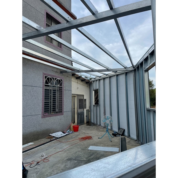 裝潢鐵板車庫搭建-和鑫鋼鋁企業社
