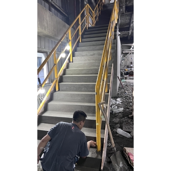 樓梯修繕工程（含泥作及止滑條安裝）