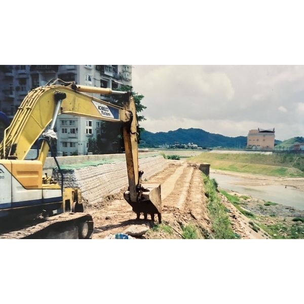 鋼柵式加勁擋土牆-北五堵工地-擴疆實業有限公司
