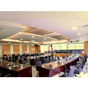 豪華會議桌(1至6張圖)-北市xxx單位豪華會議廳，系統會議桌施工組合過程之會議桌施工照及會議桌完工實例照-艾利豪辦公家具有限公司