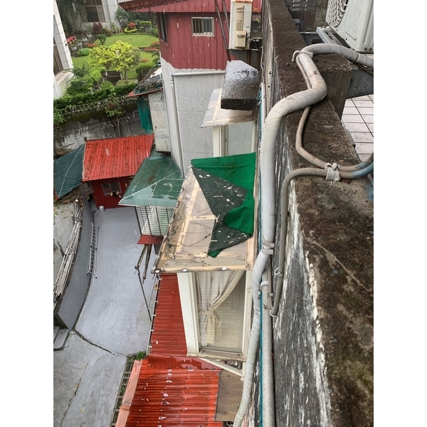 更換雨遮草皮-啟陽鐵工廠