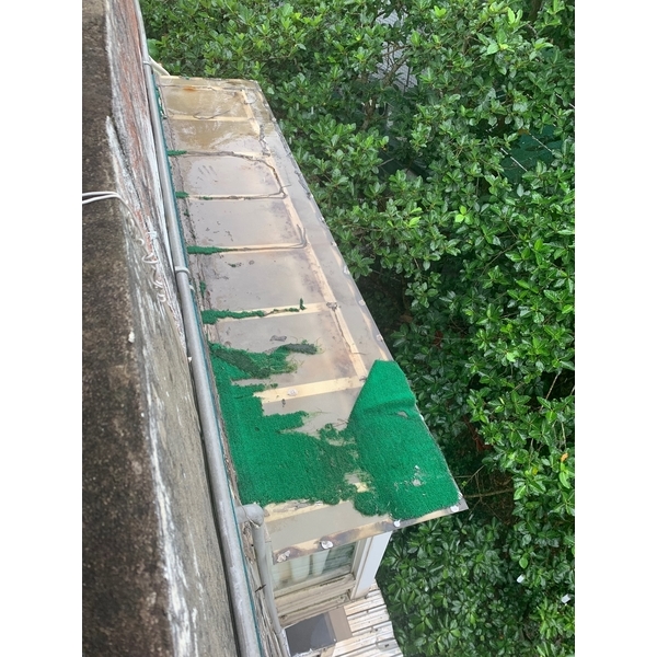 更換雨遮草皮-啟陽鐵工廠