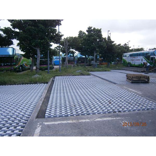 停車場植草磚03