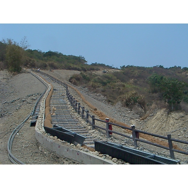 HDPE-U型溝施工-壹際實業有限公司
