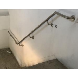 貼壁不銹鋼圓管扶手-光輝金屬工程股份有限公司