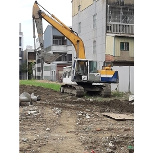 公司目前有2組機械在作業中-冠勝企業社