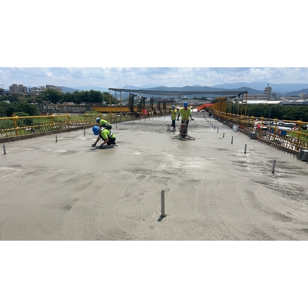 斜車道粗面粉光地坪-建信工程行