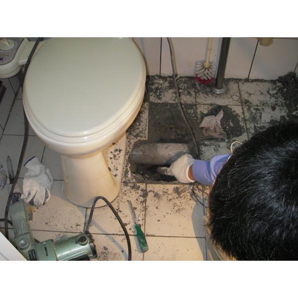 坐式馬桶漏水修理-大台北防水測漏工程有限公司