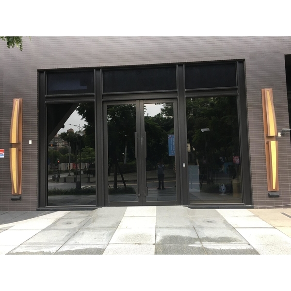 不銹鋼玻璃門工程-堃源鋼鋁有限公司