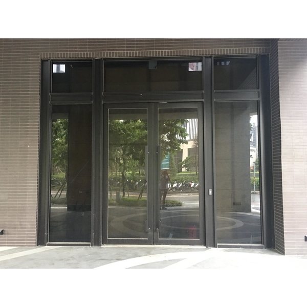 不銹鋼玻璃門工程-堃源鋼鋁有限公司