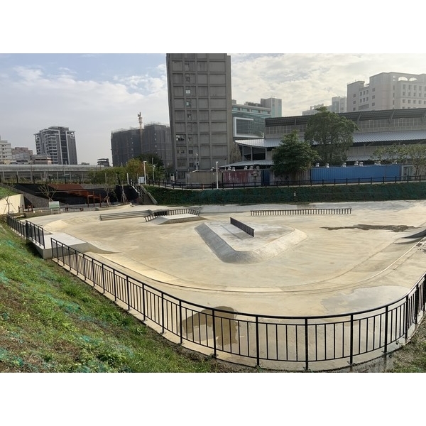 欄杆及格柵-台中市第13期市地重劃區內滯洪池工程 欄杆及格柵-台中市第13期市地重劃區內滯洪池工程
