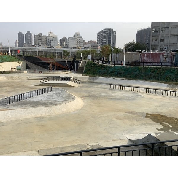 欄杆及格柵-台中市第13期市地重劃區內滯洪池工程 欄杆及格柵-台中市第13期市地重劃區內滯洪池工程