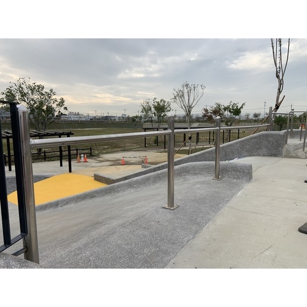 站轉坐扶手-台中市第13期市地重劃區內滯洪池工程 站轉坐扶手-台中市第13期市地重劃區內滯洪池工程