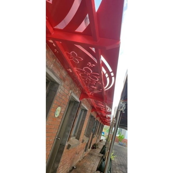 造型屋簷架-外埔區六分社區農藝傳坊大地餐桌環境改善工程