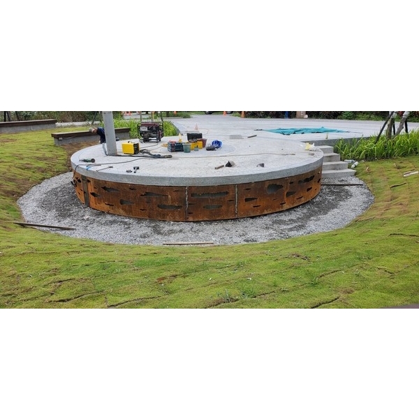 鐵器圖案鏤刻鋼板-康樂站前巨石廣場與史前花園工程