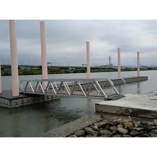 引橋-通河西街碼頭新設船泊工程及社子島迎星碼頭新設船泊工程-典雅雕塑工程有限公司