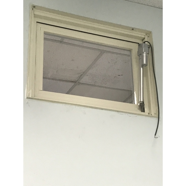 室內電動排煙窗