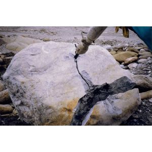 油壓式岩石劈裂工程-正輝工程行